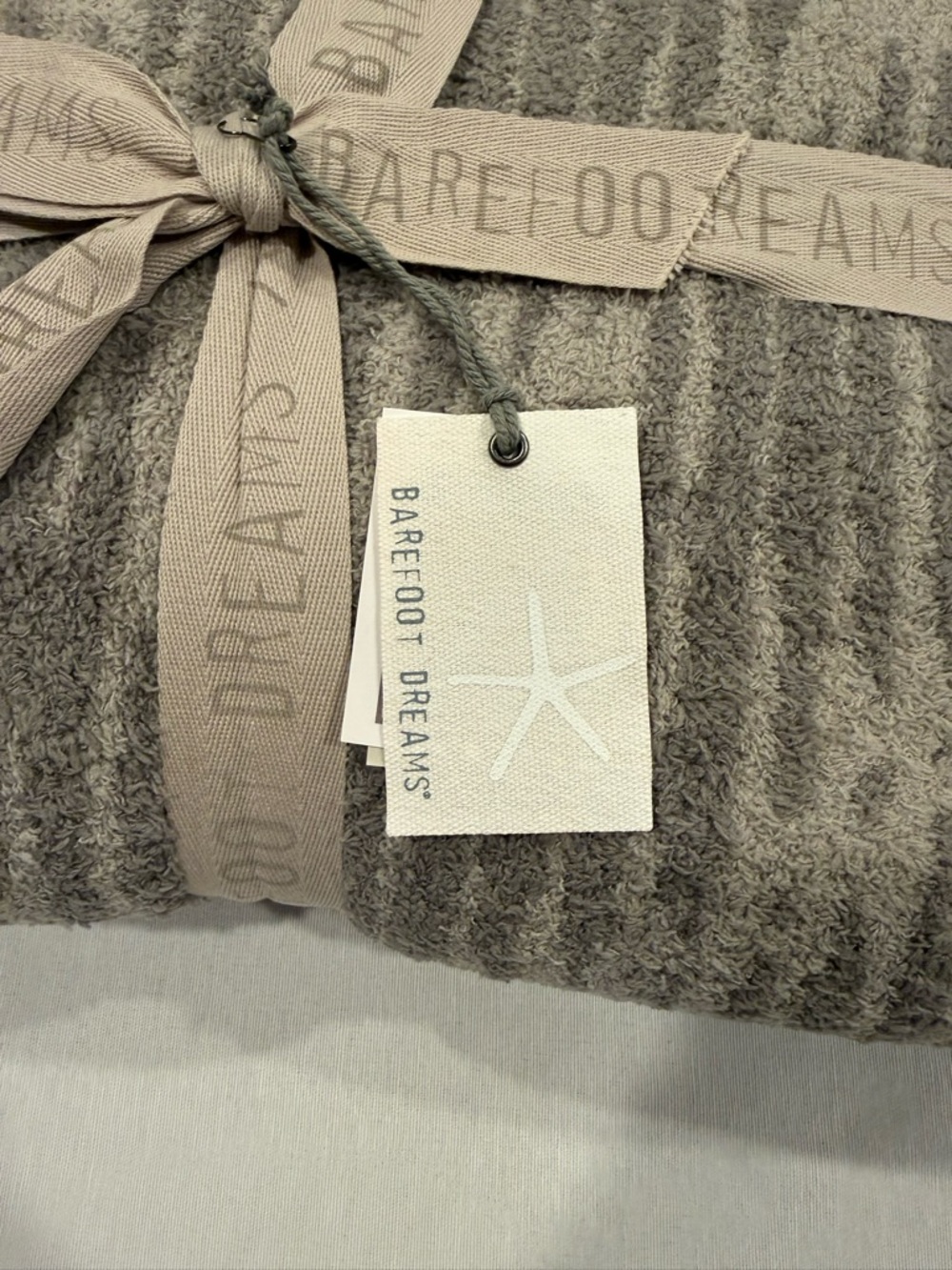 Barefoot Dreams CozyChic IKAT Blanket Gray Linen 45x60 NWT - Picture 2 of 6